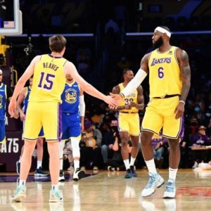 世界杯比赛直播地址-湖人季前赛少有的亮点 小将里弗斯已赢得詹皇信任